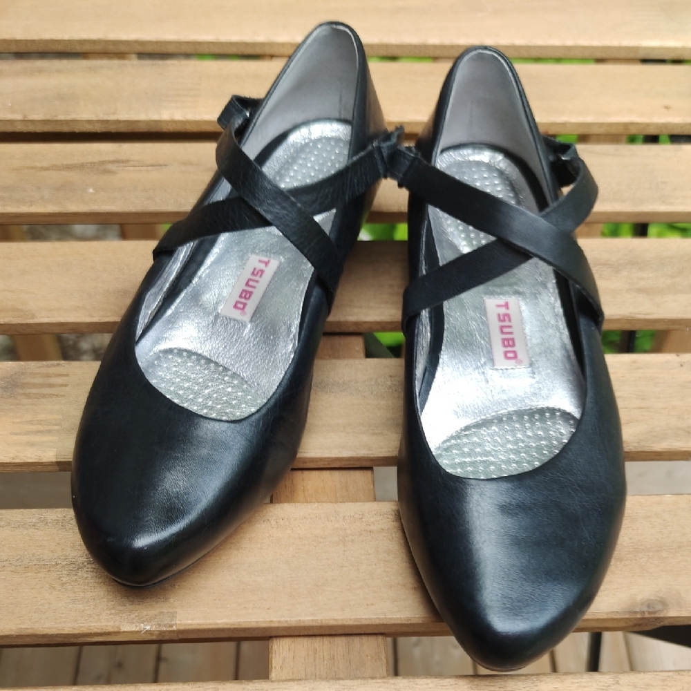 EUC Rare Tsubo Women's Black Leather Low Heel Shoes with Straps